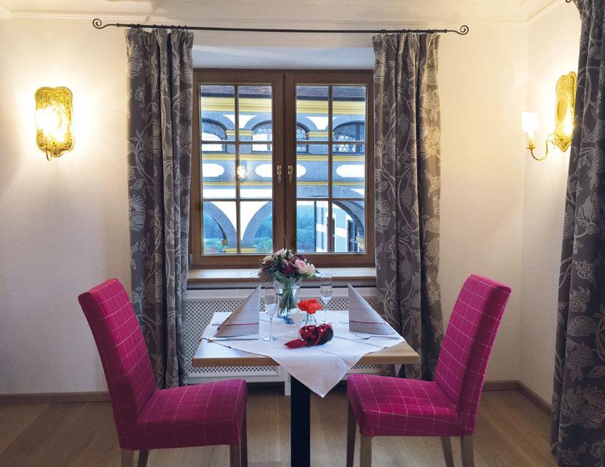 Hotel Schloss Leitheim Экстерьер фото