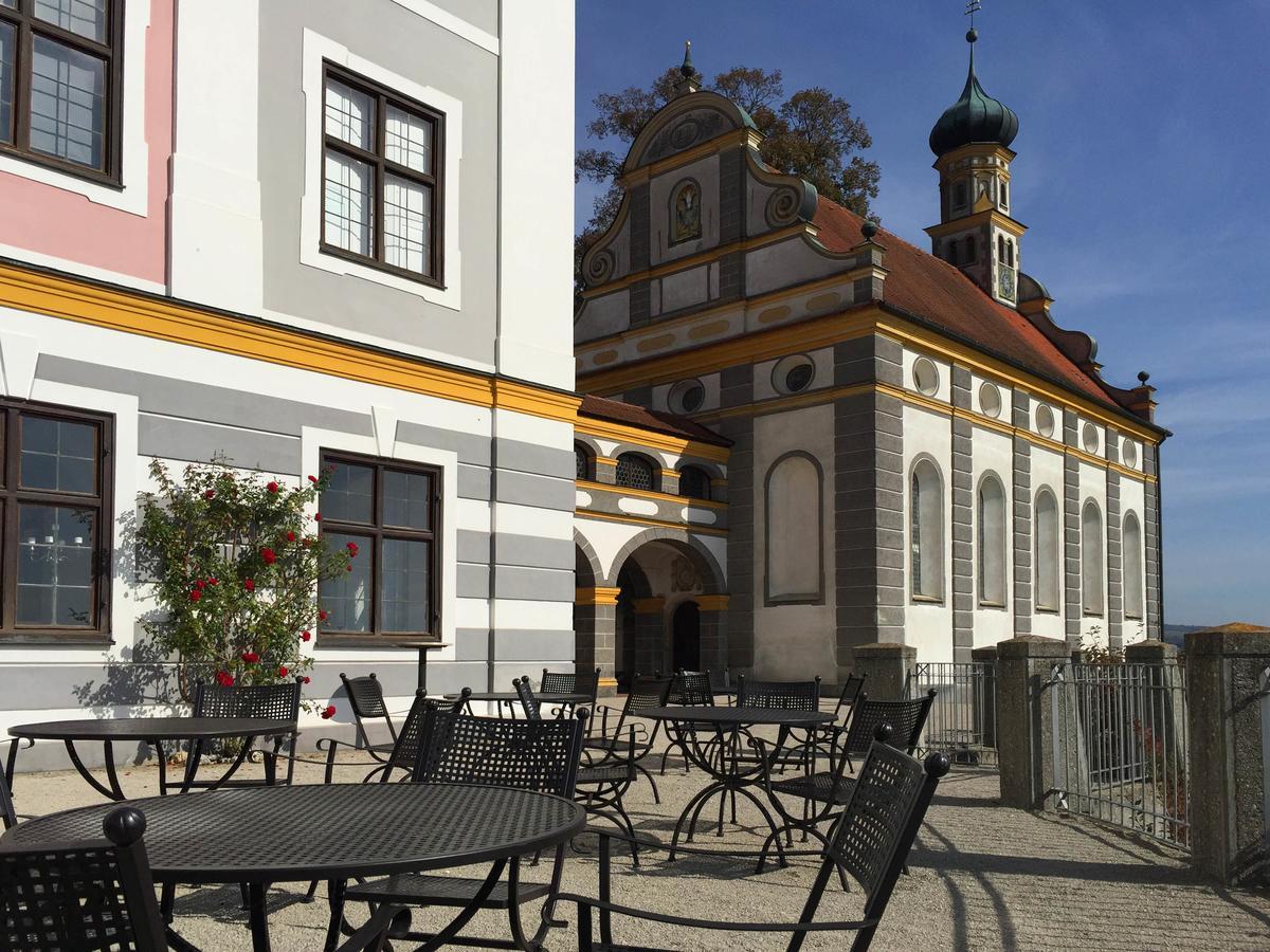 Hotel Schloss Leitheim Экстерьер фото