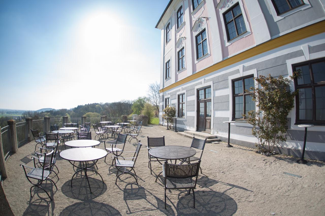 Hotel Schloss Leitheim Экстерьер фото