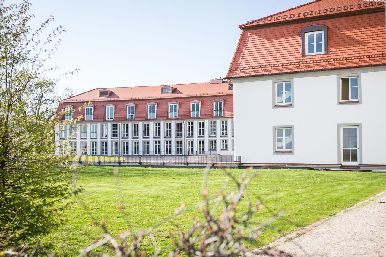 Hotel Schloss Leitheim Экстерьер фото