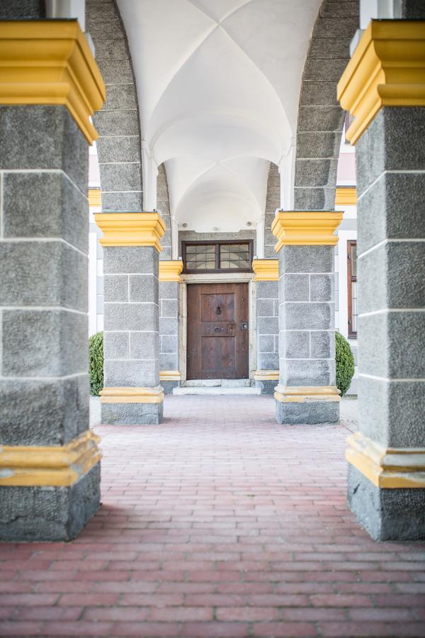 Hotel Schloss Leitheim Экстерьер фото