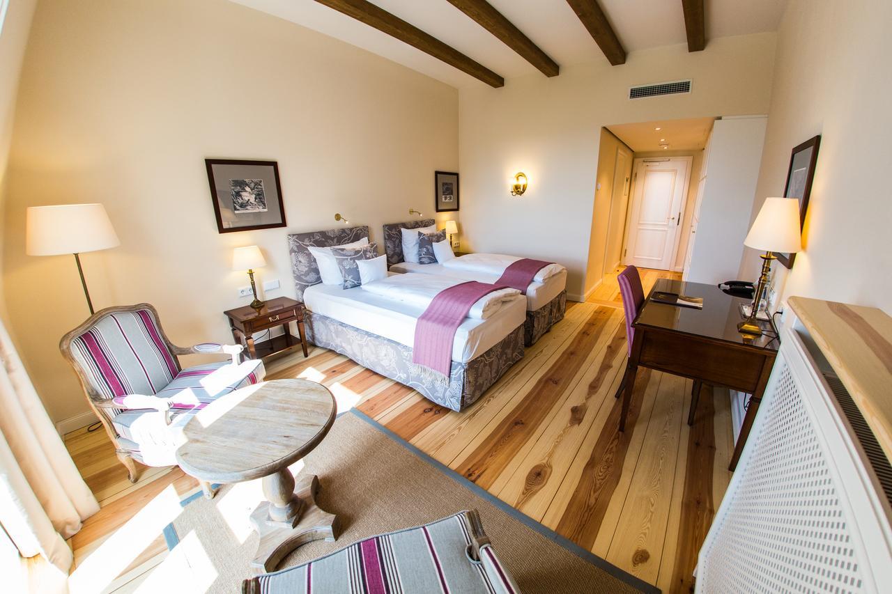 Hotel Schloss Leitheim Экстерьер фото