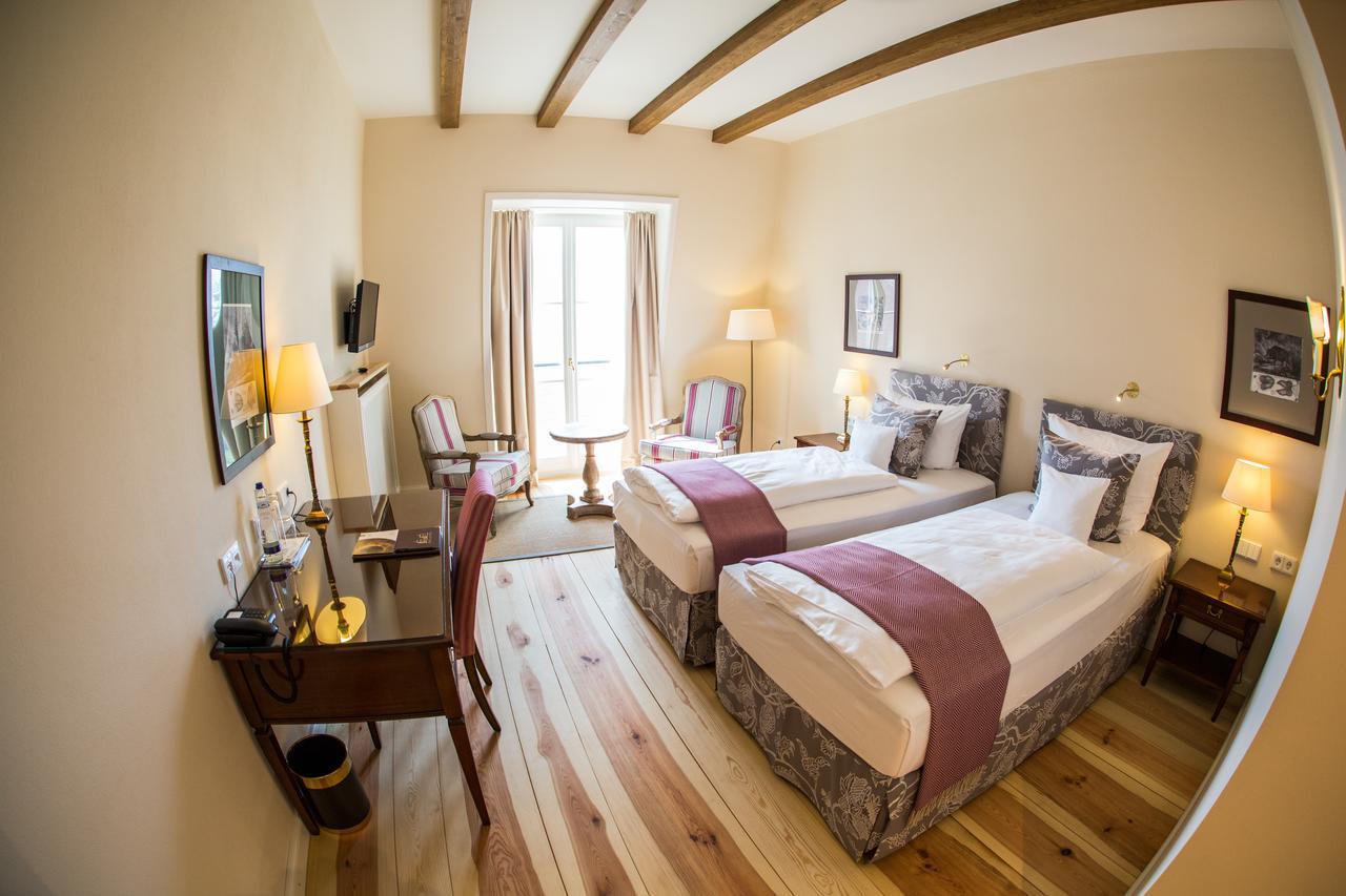 Hotel Schloss Leitheim Экстерьер фото