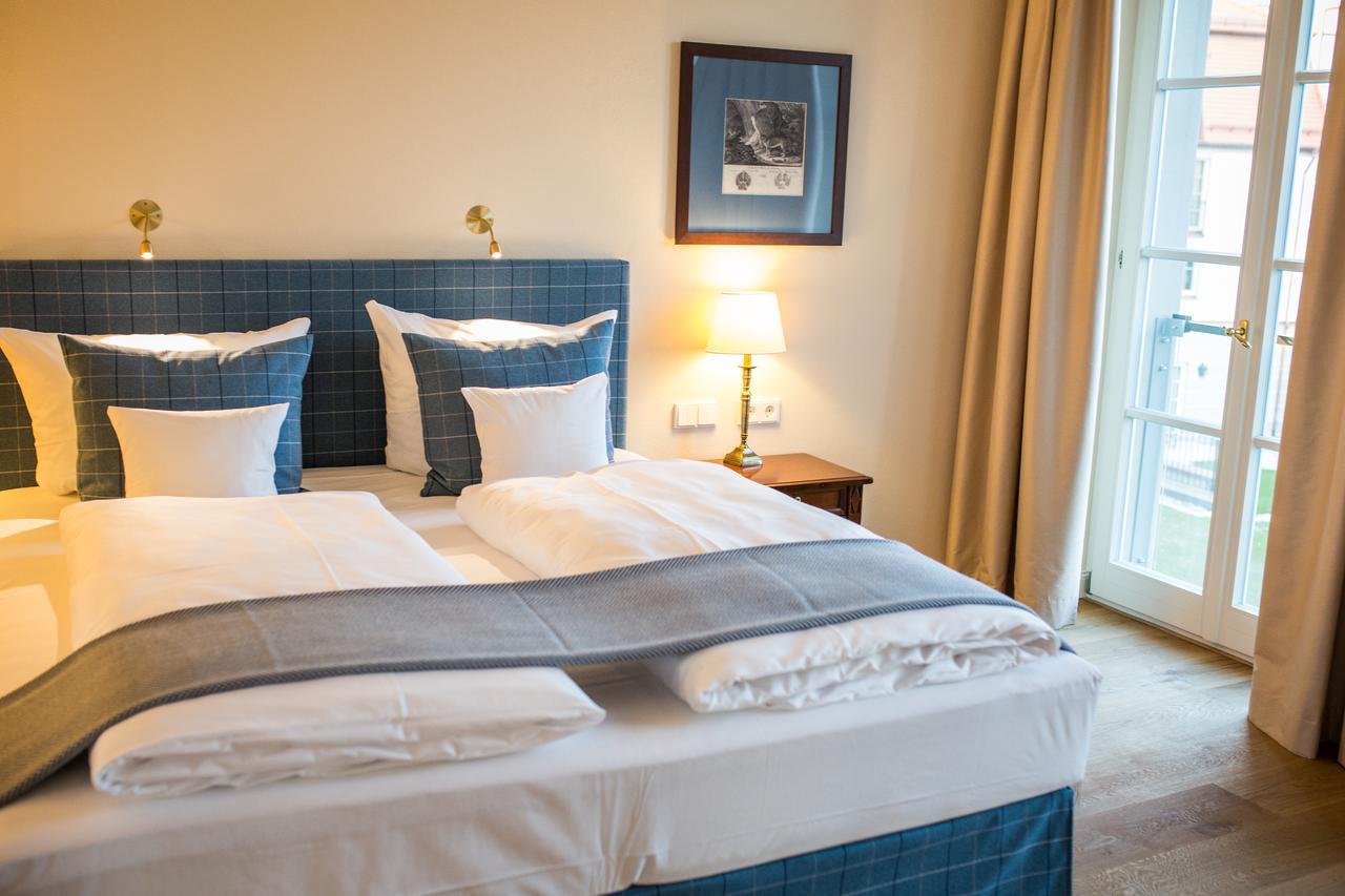Hotel Schloss Leitheim Номер фото